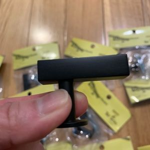 Brand new knob hardware in modern matte black - comes in 5 quantity
